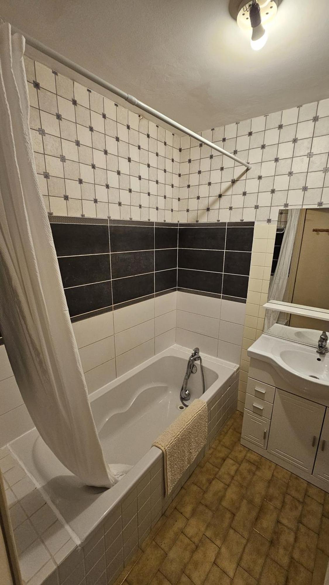 2 Couchages Pour 4 Personnes - Completement Equipe Apartment